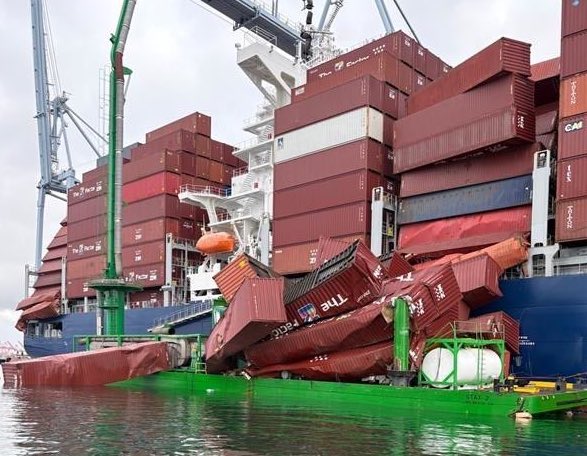 Berthed Containership Loses 67 Boxes Overboard at Port of Long Beach