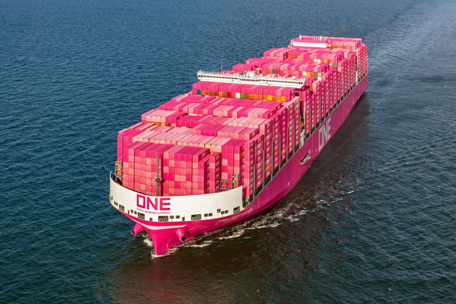 ONE Innovation Sets New Container Loading Record in Singapore