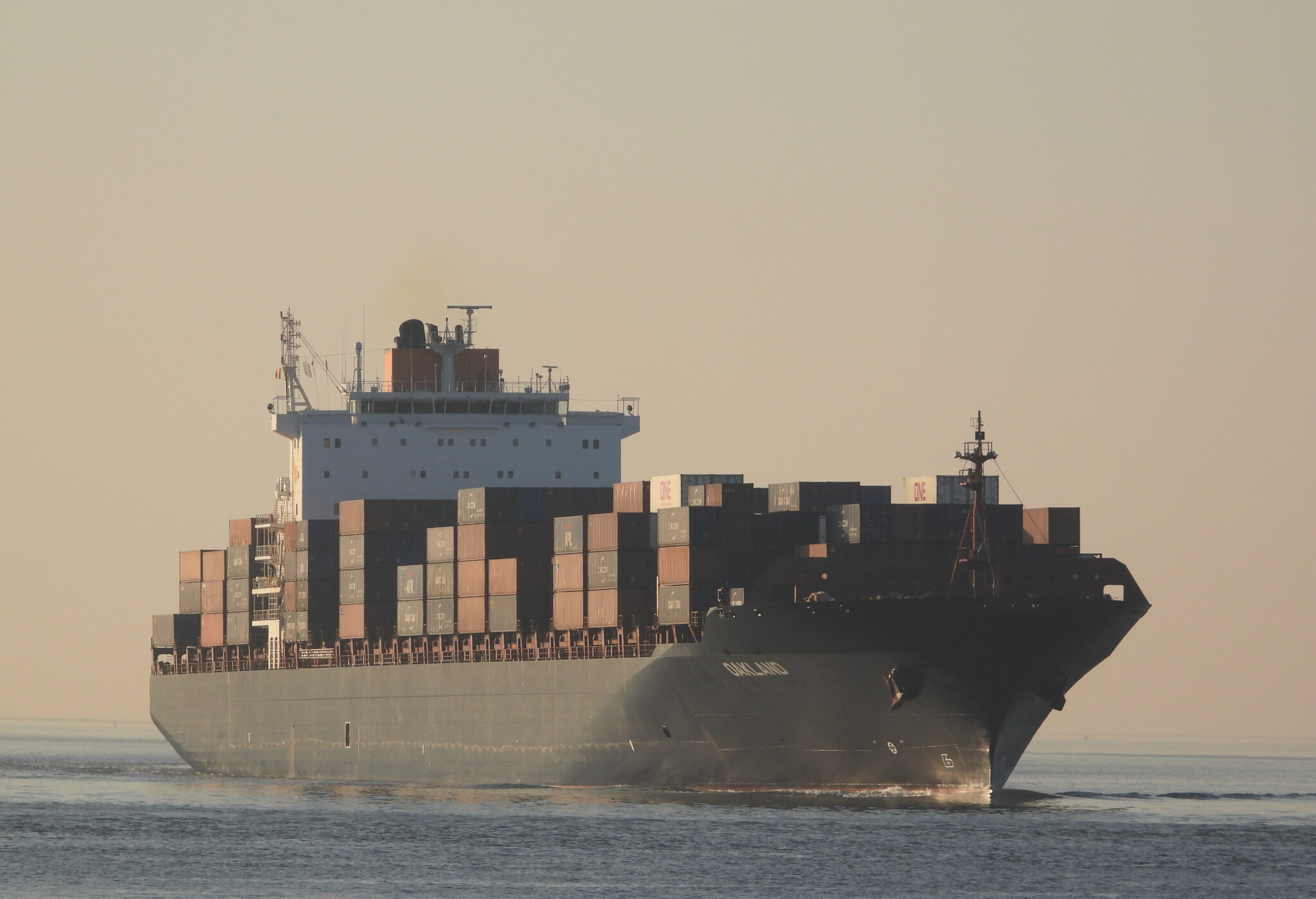 Chinese Containership ‘Istanbul Bridge’ Reaches UK via Arctic Route in Record 20 Days